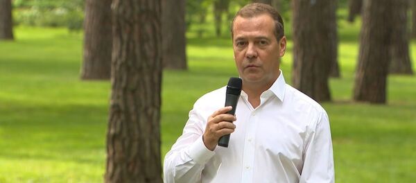 Дмитрий Медведев дал оценку ситуации между РФ и Беларусью Дмитрий Медведев дал оценку ситуации между РФ и Беларусью - Sputnik Узбекистан
