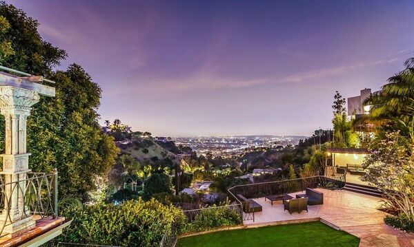 Лола Каримова выставила на продажу три шикарных особняка в Голливуде — фото Лола Каримова выставила на продажу три шикарных особняка в Голливуде — фото - Sputnik Узбекистан