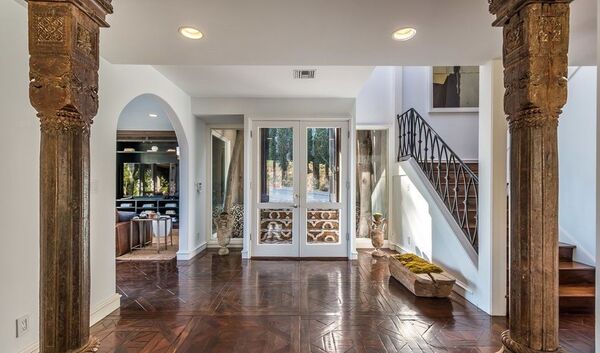 Лола Каримова выставила на продажу три шикарных особняка в Голливуде — фото Лола Каримова выставила на продажу три шикарных особняка в Голливуде — фото - Sputnik Узбекистан