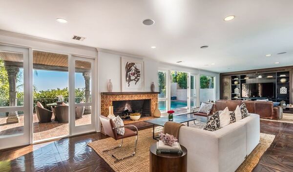 Лола Каримова выставила на продажу три шикарных особняка в Голливуде — фото Лола Каримова выставила на продажу три шикарных особняка в Голливуде — фото - Sputnik Узбекистан