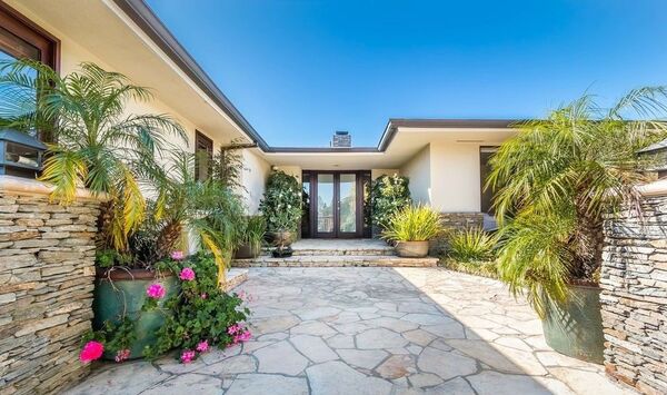 Лола Каримова выставила на продажу три шикарных особняка в Голливуде — фото Лола Каримова выставила на продажу три шикарных особняка в Голливуде — фото - Sputnik Узбекистан