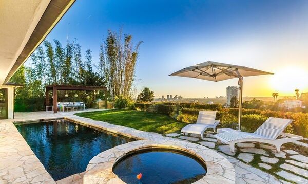 Лола Каримова выставила на продажу три шикарных особняка в Голливуде — фото Лола Каримова выставила на продажу три шикарных особняка в Голливуде — фото - Sputnik Узбекистан