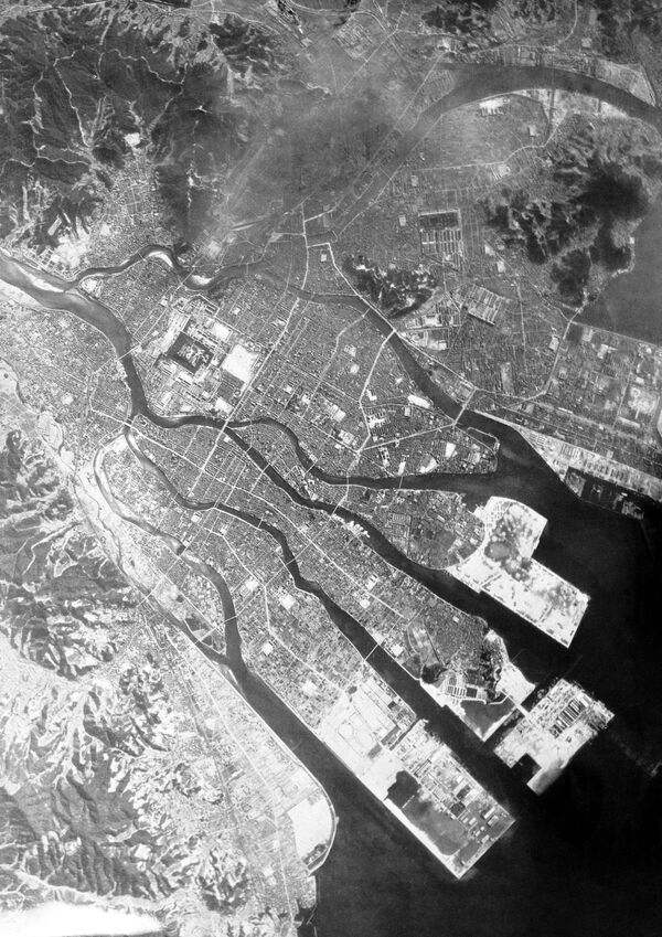 Хиросима бомбардимон қилишдан олдинги кўриниши, 1945 йил. - Sputnik Ўзбекистон