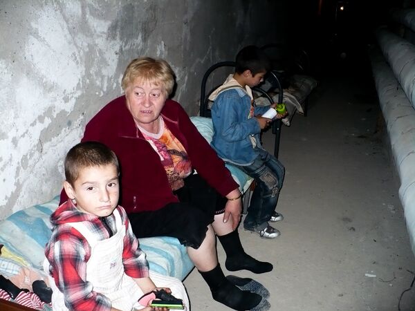 Жители города укрываются в подвале больницы.  - Sputnik Узбекистан
