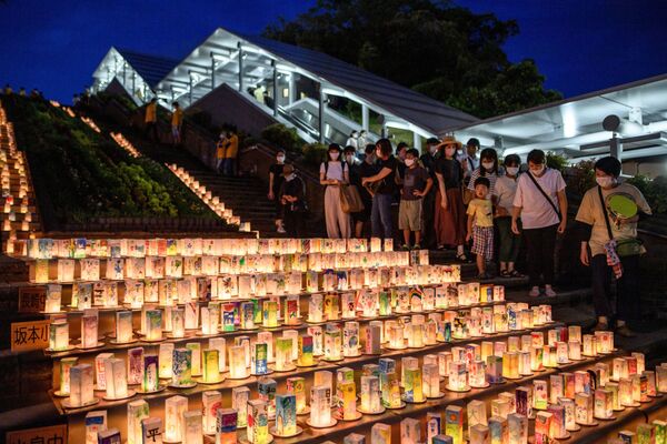  Фонари с посланиями во время памятных мероприятий в Нагасаки - Sputnik Узбекистан