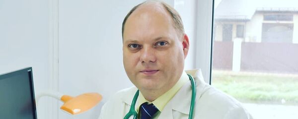 Евгений Тимаков, Врач-педиатр, инфекционист и вакцинолог, главный врач медцентра «Лидер-Медицина» Евгений Тимаков, Врач-педиатр, инфекционист и вакцинолог, главный врач медцентра «Лидер-Медицина» - Sputnik Ўзбекистон