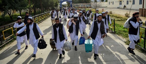 Boyeviki dvijeniya Taliban vo vremya osvobojdeniya - Sputnik O‘zbekiston