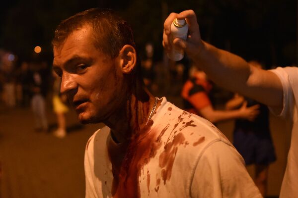 Раненый протестующий во время беспорядков в Минске после президентских выборов - Sputnik Узбекистан
