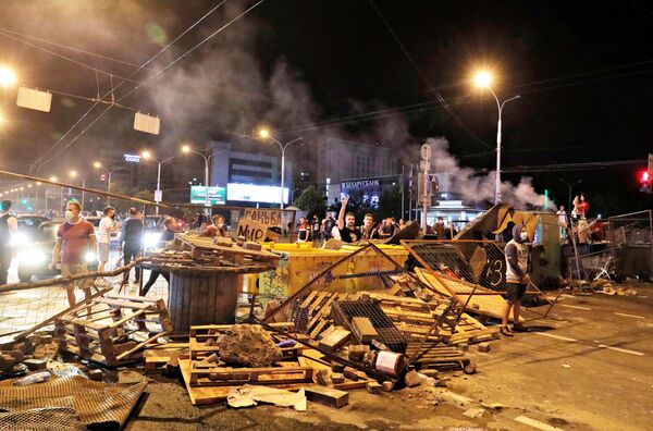 Протесты и беспорядки в Минске после президентских выборов  - Sputnik Узбекистан