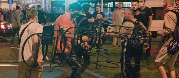 Участники акции протеста на одной из улиц в Минске (11 августа 2020). Участники акции протеста на одной из улиц в Минске (11 августа 2020). - Sputnik Узбекистан