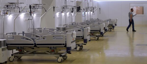 Реанимационное отделение во временном госпитале для пациентов с COVID-19 - Sputnik Узбекистан