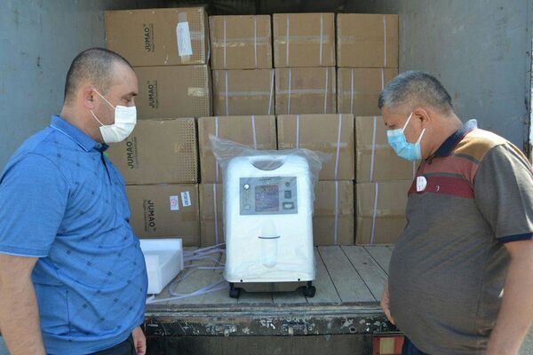 Сенатор направил в больницы Бухарской области 100 кислородных концентратов Сенатор направил в больницы Бухарской области 100 кислородных концентратов - Sputnik Узбекистан