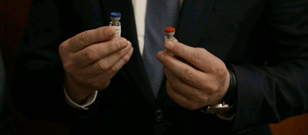 Россия первой в мире зарегистрировала вакцину от коронавируса Россия первой в мире зарегистрировала вакцину от коронавируса - Sputnik Ўзбекистон