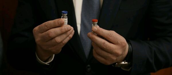 Россия дунёда биринчи бўлиб COVID 19 га вакцинани рўйхатга олди Россия дунёда биринчи бўлиб COVID 19 га вакцинани рўйхатга олди - Sputnik Ўзбекистон