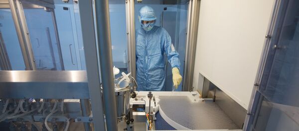 Производство вакцины от COVID-19 на фармацевтическом заводе Биннофарм - Sputnik Ўзбекистон