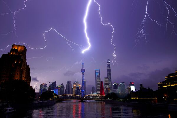 Всполохи молний над Шанхаем, Китай - Sputnik Узбекистан