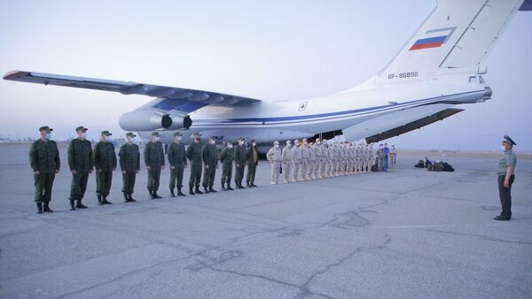 Солдаты из России и Белоруссии прибыли в международный аэропорт Ферганы - Sputnik Узбекистан