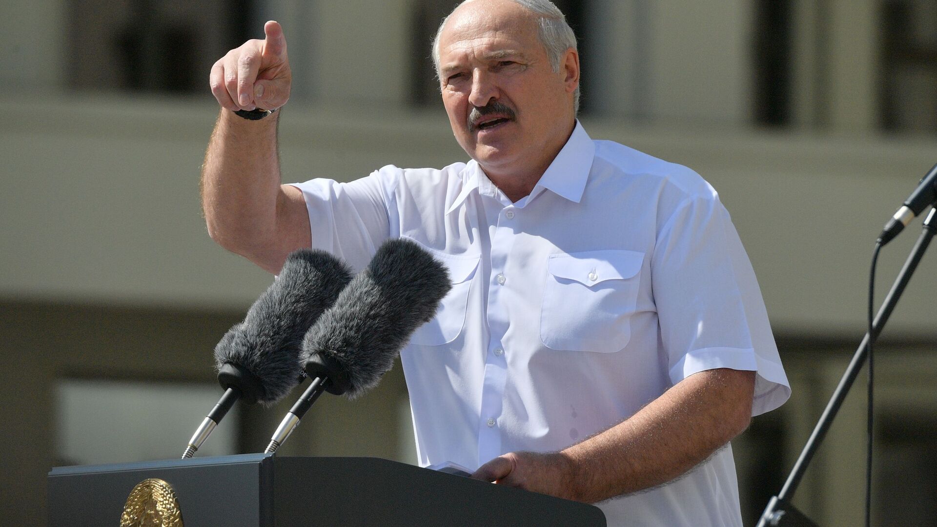 Президент Беларуси Александр Лукашенко выступает на митинге в его поддержку - Sputnik Ўзбекистон, 1920, 13.03.2021