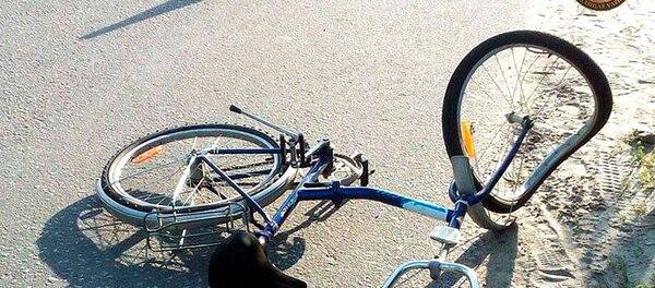 Ребенок погиб под колесами автомобиля в Самаркандской области - Sputnik Узбекистан