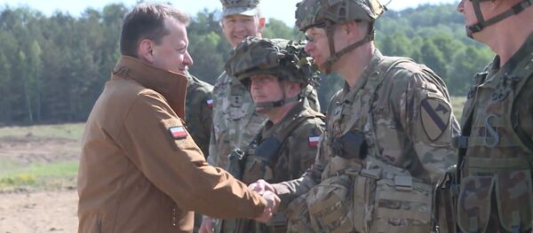 Россия чегараси олдида кескинликни кўпайтириш Нима учун АҚШ ҳарбийларни Польшага жўнатмоқда?  Россия чегараси олдида кескинликни кўпайтириш Нима учун АҚШ ҳарбийларни Польшага жўнатмоқда?  - Sputnik Ўзбекистон