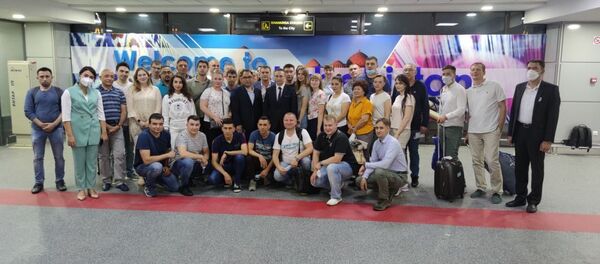 Российские врачи прибыли в Узбекистан для помощи коллегам в борьбе с коронавирусом Российские врачи прибыли в Узбекистан для помощи коллегам в борьбе с коронавирусом - Sputnik Ўзбекистон