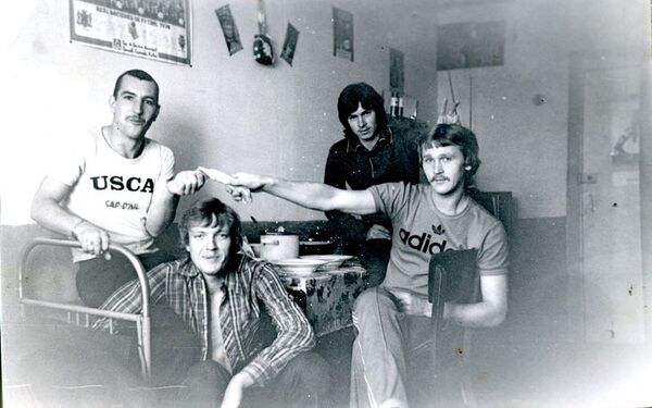 Футболисту “Пахтакора” Геннадию Денисову исполнилось 60 лет - Sputnik Узбекистан