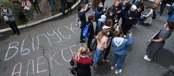 А. Навальный госпитализирован в реанимацию в Омске - Sputnik Узбекистан