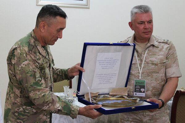 Участники Военно-медицинской эстафеты посетили Самарканд - фото Участники Военно-медицинской эстафеты посетили Самарканд - фото - Sputnik Узбекистан