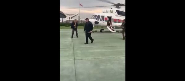 Срочно! Лукашенко в БРОНЕЖИЛЕТЕ и с ОРУЖИЕМ прилетел во Дворец Независимости в Минске! Срочно! Лукашенко в БРОНЕЖИЛЕТЕ и с ОРУЖИЕМ прилетел во Дворец Независимости в Минске! - Sputnik Ўзбекистон