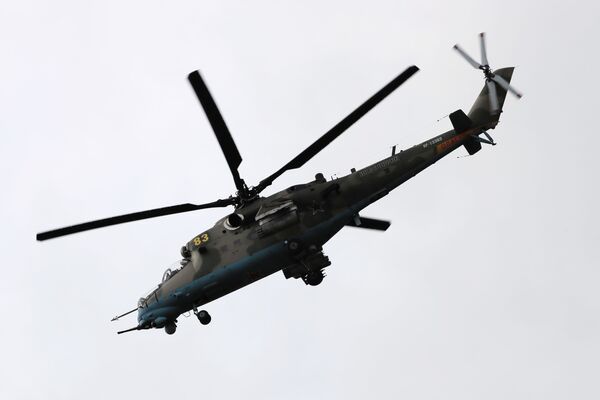 Mi-35 zarba vertoloti -  Moskva viloyatidagi Alabino poligonida Armiya-2020 xalqaro forumi - Sputnik O‘zbekiston