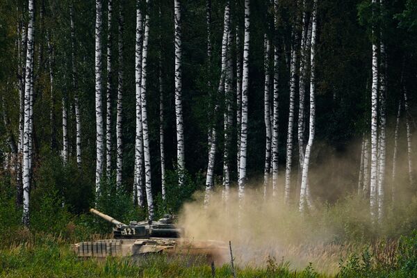 T-90A tanki - Moskva viloyatidagi Alabino poligonida Armiya-2020 xalqaro forumi - Sputnik O‘zbekiston