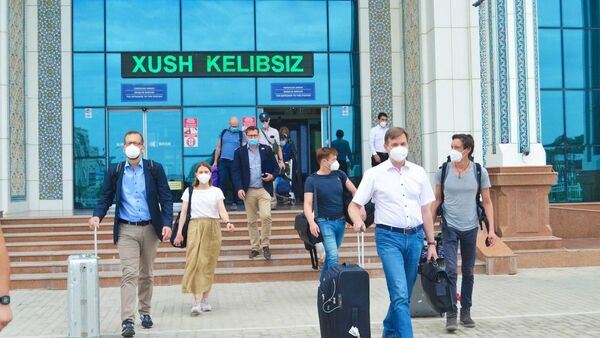Группа немецких специалистов для помощи в борьбе с COVID-19 приехала в Бухару - Sputnik Узбекистан