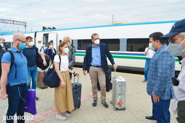 Немецкие врачи помогут в лечении коронавируса в Бухаре Немецкие врачи помогут в лечении коронавируса в Бухаре - Sputnik Узбекистан