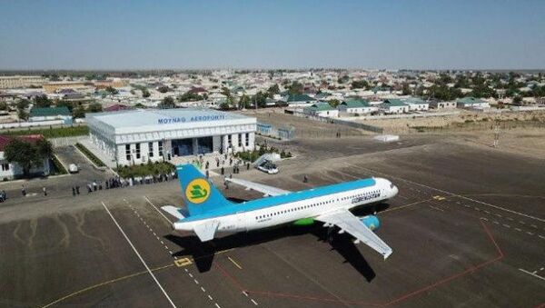 Аэропорт Муйнак принял первый пробный пассажирский рейс - Sputnik Ўзбекистон