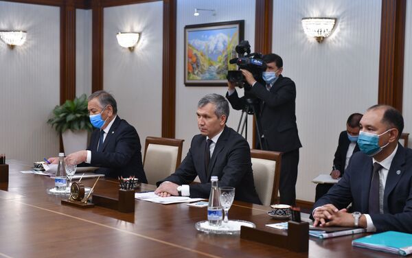 Премьер-министр Узбекистана Абдулла Арипов встретился с вице-премьер-министром Кыргызстана Акрамом Мадумаровым - Sputnik Узбекистан