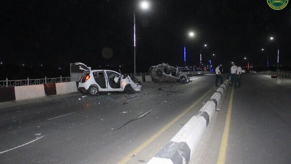 Смертельная гонка на трассе: в Маргилане произошла страшная авария - фото - Sputnik Узбекистан