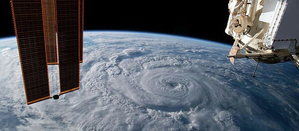 Ураган Женевьева у тихоокеанского побережья Мексики снятый с борта МКС - Sputnik Узбекистан