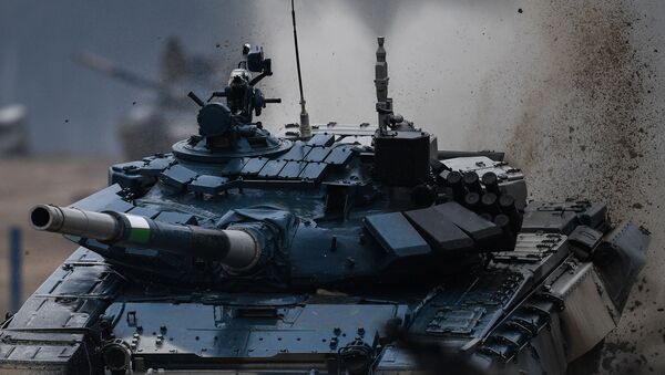 Tank T-72 komandi Uzbekistana vo vremya sorevnovaniy tankovix ekipajey v ramkax konkursa Tankoviy biatlon-2020 na poligone Alabino na VI Armeyskix mejdunarodnix igrax ArMI-2020 - Sputnik O‘zbekiston