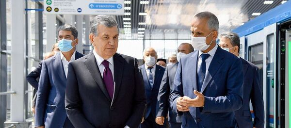 Шавкат Мирзиёев ознакомился с первым этапом возведения надземного кольцевого метро Шавкат Мирзиёев ознакомился с первым этапом возведения надземного кольцевого метро - Sputnik Узбекистан