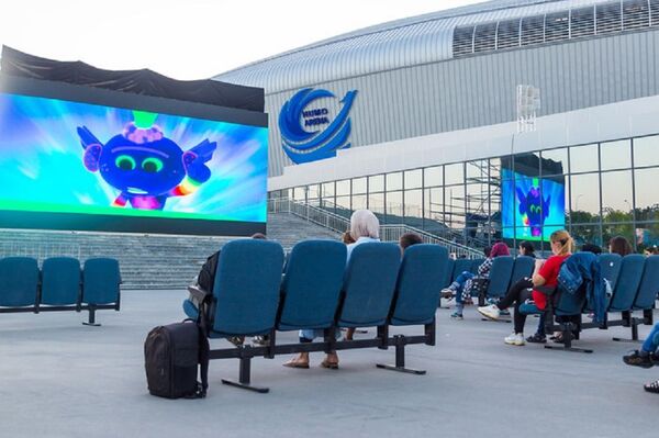 В Ташкенте прошел первый сеанс в кинотеатре под открытым небом В Ташкенте прошел первый сеанс в кинотеатре под открытым небом - Sputnik Узбекистан