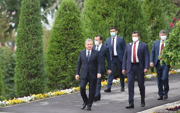 Шавкат Мирзиёев посетил сквер Шахидлар хотираси - Sputnik Узбекистан