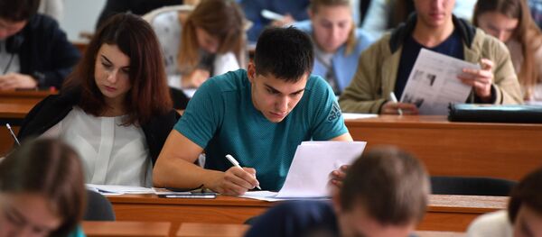Студенты на лекции - Sputnik Узбекистан