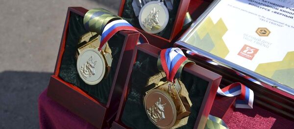 Награды победителям и призерам конкурса Верный друг на АрМИ-2020 Награды победителям и призерам конкурса Верный друг на АрМИ-2020 - Sputnik Узбекистан