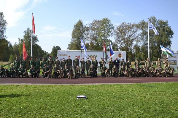 Кинологи из Узбекистана поделили первое место с россиянами на АрМИ-2020 Кинологи из Узбекистана поделили первое место с россиянами на АрМИ-2020 - Sputnik Узбекистан