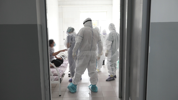 Российские врачи посетили клинику в Намангане, где лечат пациентов с коронавирусом - Sputnik Ўзбекистон