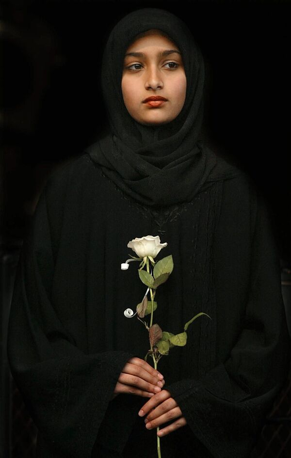 Мусульманская девушка принимает участие в церемонии открытия форума НПО в Йоханнесбурге  - Sputnik Узбекистан