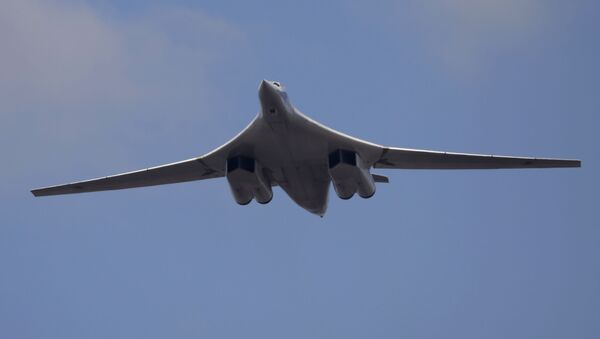 Tajeliy bombardirovshik-raketonoses Tu-160 - Sputnik O‘zbekiston