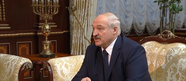 Мы перехватили интересный разговор: Лукашенко заявил о фальсификации отравления Навального - Sputnik Ўзбекистон