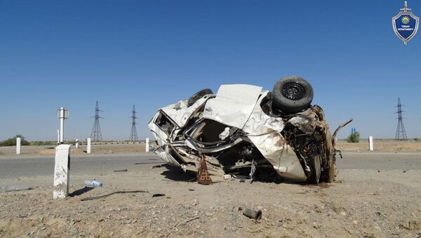 Трагедия по дороге на свадьбу: в Бухаре перевернулся автомобиль - Sputnik Узбекистан