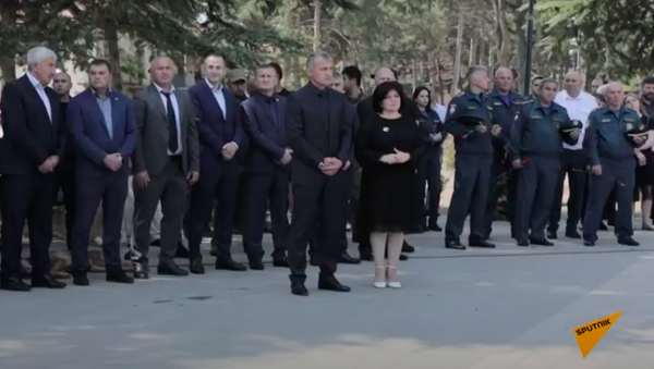 Траурная акция в память о жертвах Бесланской трагедии в Цхинвале — видео - Sputnik Узбекистан